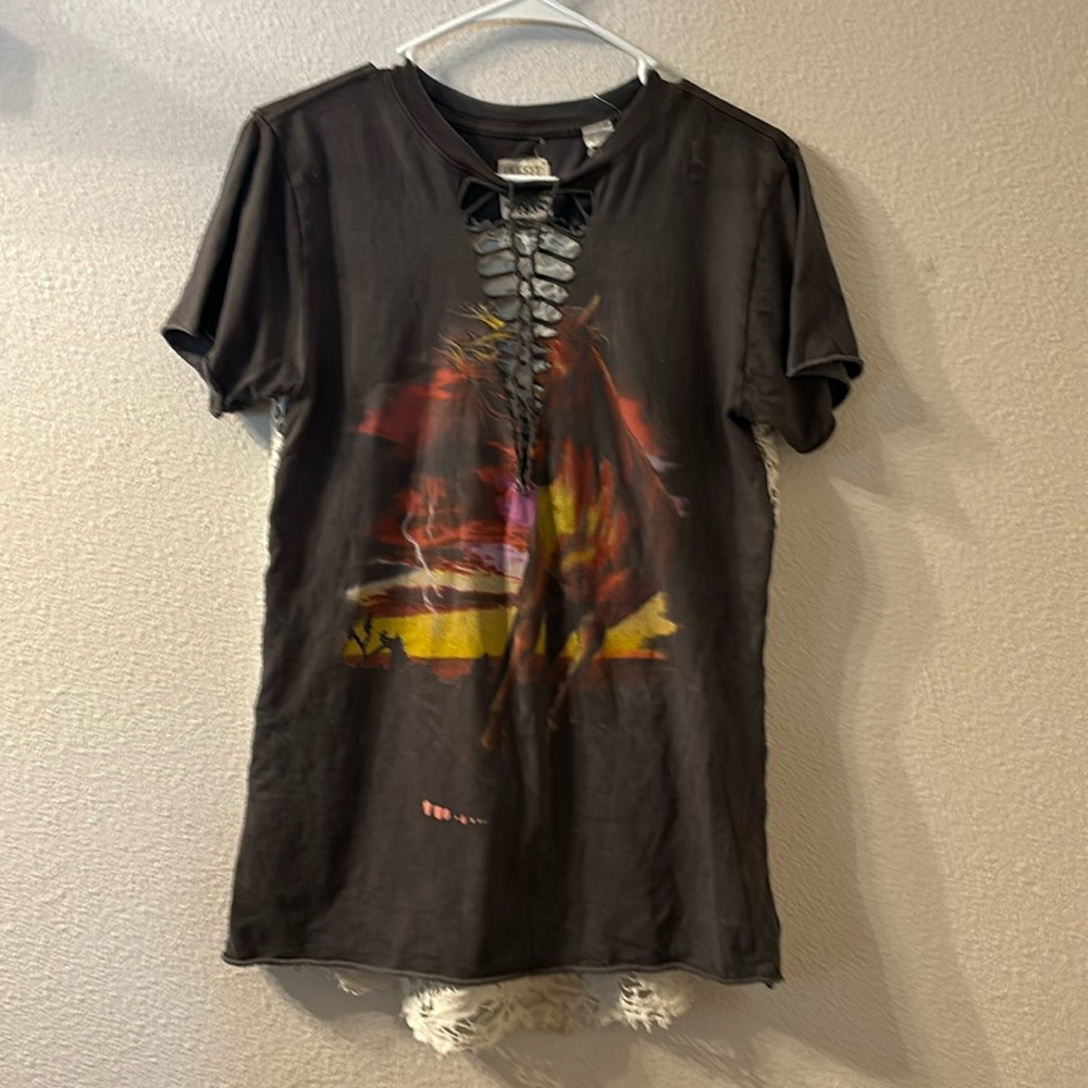 Rugged Gypsy distressed tee size large